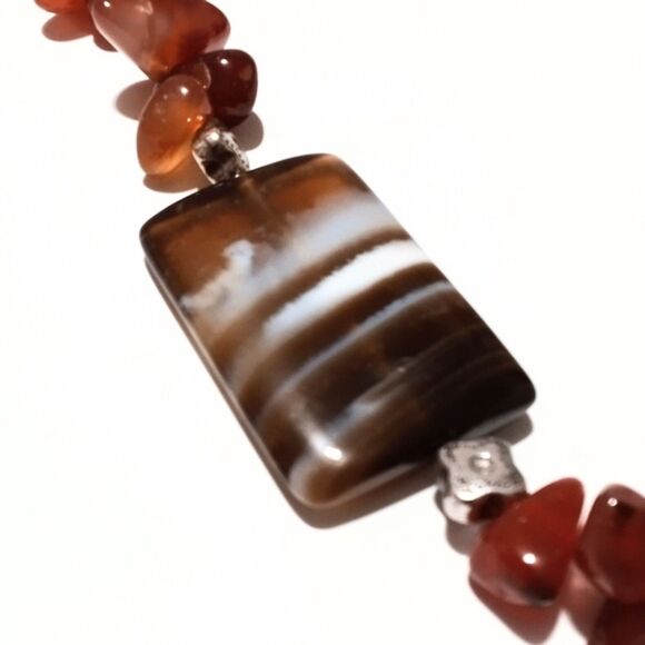 Chunky Banded Agate Chip Bead Bracelet with Large Gemstone Center - Picture 2 of 6